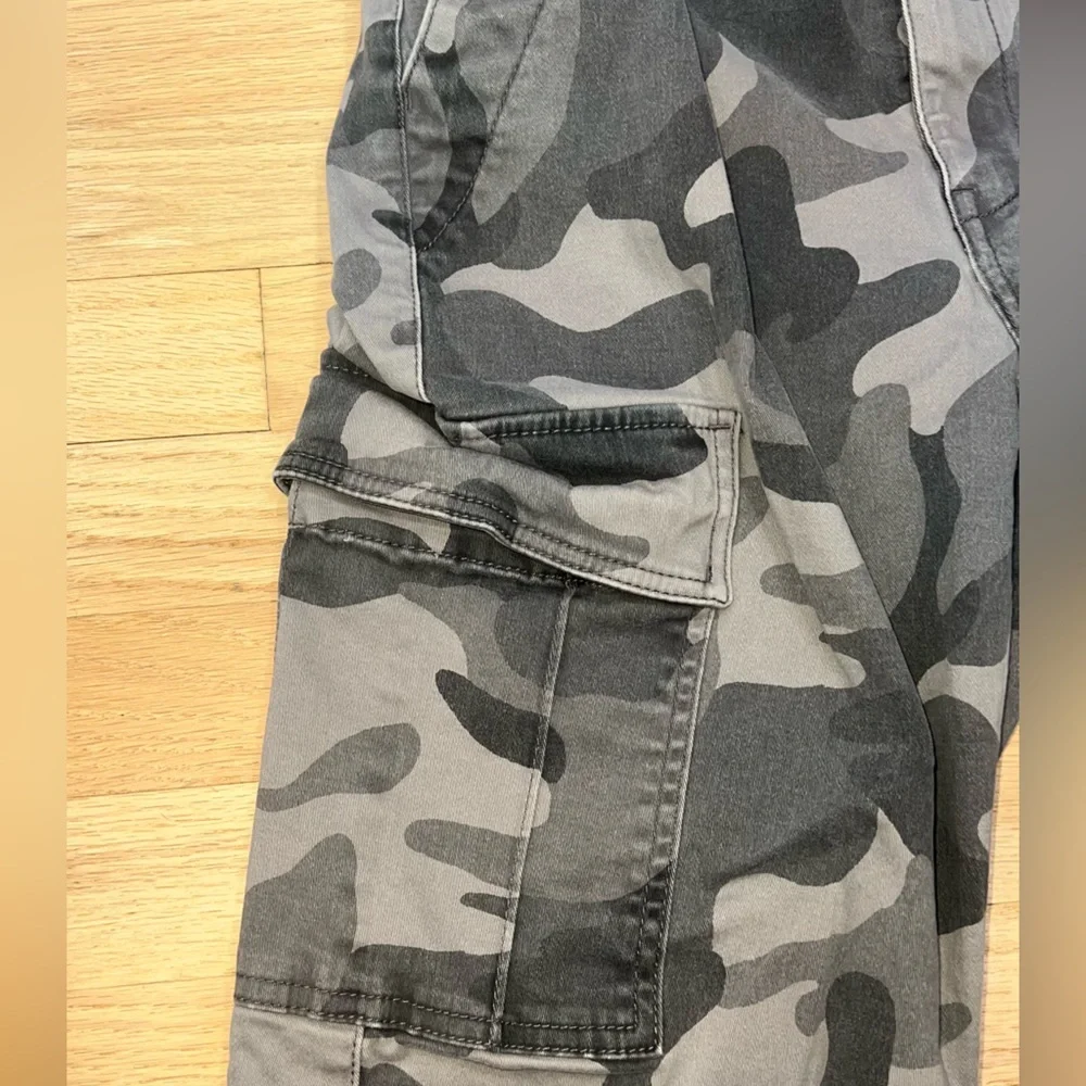 Hollister Ultra High-Rise Jogger Pant - Gray Camo - Picture 5 of 5